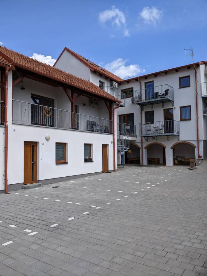 Rv Apartman Mikulov Eksteriør bilde